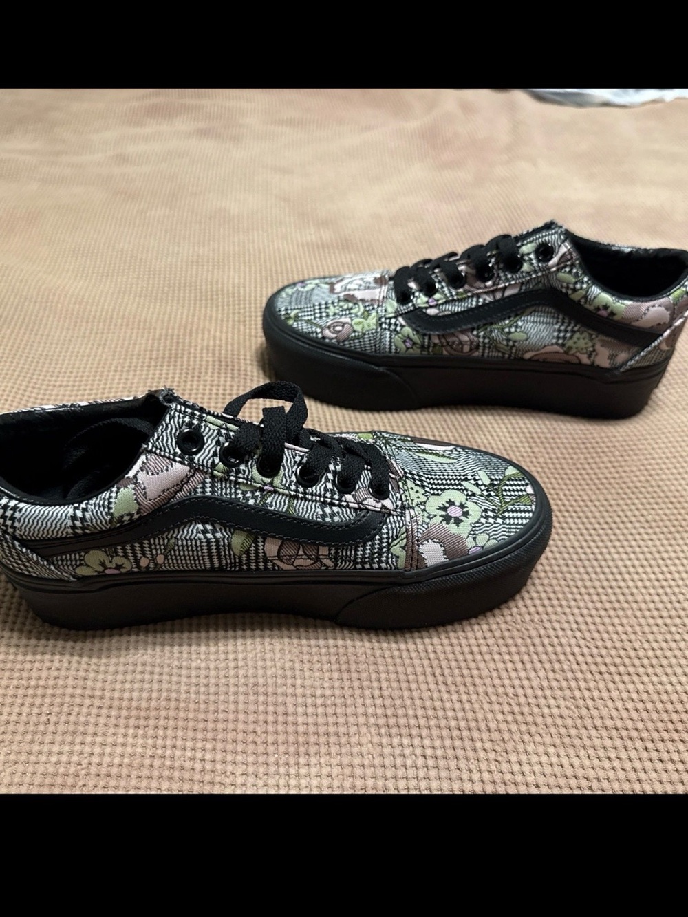 Vans Old Skool Stackform Tapestry Floral Black Sneakers US W 5.5 / M 4